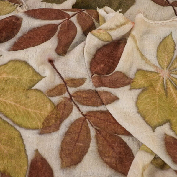 Lana y seda coloridas